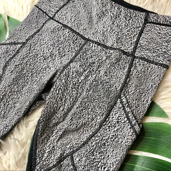 lululemon athletica crops - Picture 3 of 7